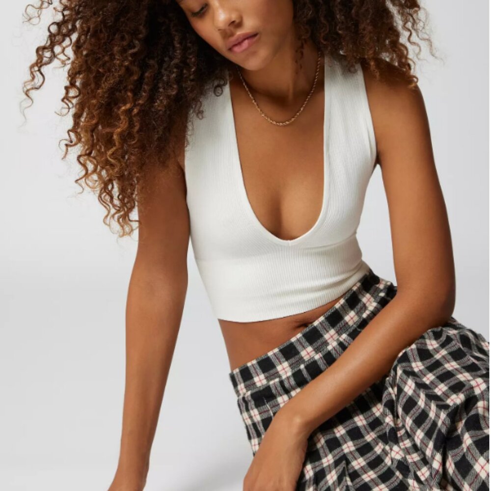 Out From Under Hailey Seamless Plunge Cropped Tank Top